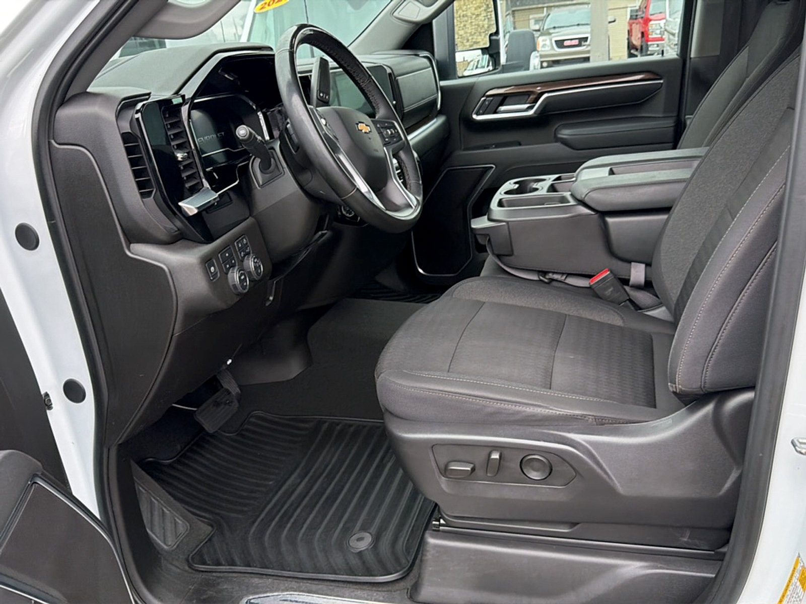 Used 2025 Chevrolet Silverado 2500 LT w/ Safety Package AWD/4WD image 12