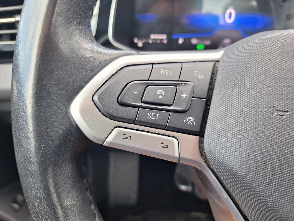 Used 2025 Volkswagen Jetta SE FWD image 16