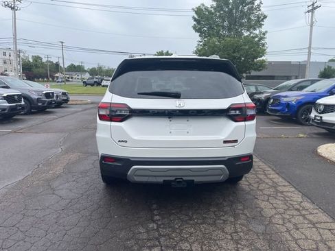 Used 2025 Honda Pilot TrailSport image 15