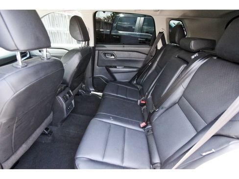 Used 2024 Nissan Rogue SV w/ SV Premium Package FWD image 14