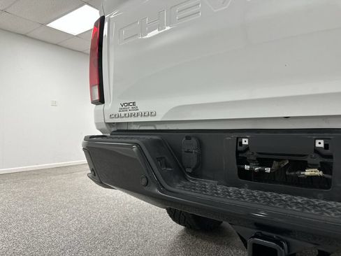 Used 2024 Chevrolet Colorado Trail Boss w/ Technology Package AWD/4WD image 30