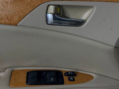 Used 2005 Toyota Avalon XLS FWD image 19