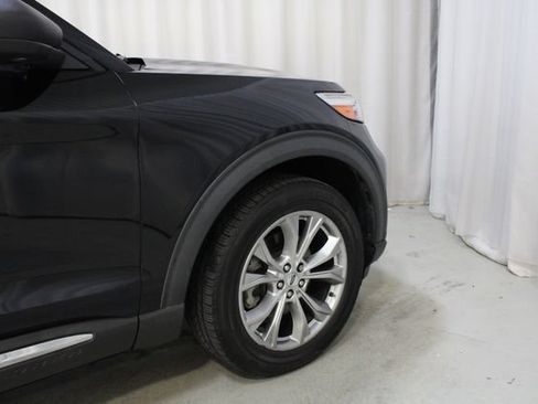 Used 2020 Ford Explorer XLT w/ Equipment Group 202A AWD/4WD image 30