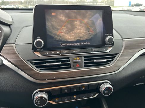 Used 2024 Nissan Altima 2.5 SV image 9