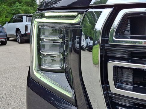 Used 2022 GMC Yukon XL SLT w/ SLT Premium Package AWD/4WD image 28