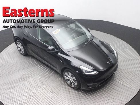 Used 2021 Tesla Model Y Long Range AWD/4WD image 3