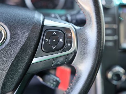 Used 2015 Toyota Camry SE w/ Moonroof Package FWD image 17