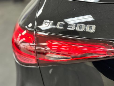 Used 2025 Mercedes-Benz GLC 300 image 13