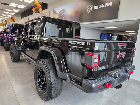 New 2025 Jeep Gladiator Rubicon w/ Convenience Group image 3
