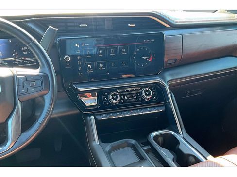 Used 2024 GMC Sierra 3500 Denali Ultimate AWD/4WD image 10