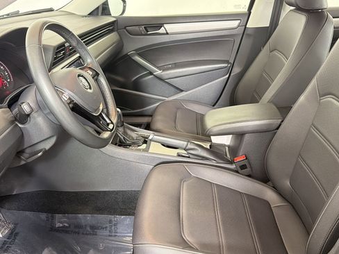 Used 2022 Volkswagen Passat 2.0T SE FWD image 5
