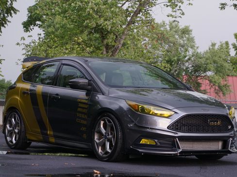 Used 2017 Ford Focus ST w/ Equipment Group 401A FWD image 3