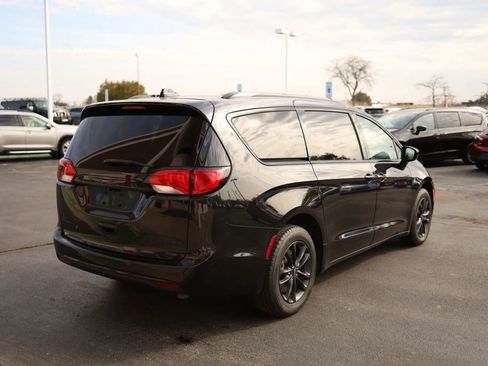Used 2020 Chrysler Pacifica Touring-L image 5