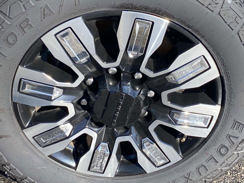 Used 2024 GMC Sierra 3500 Denali image 24