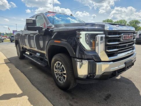 Used 2024 GMC Sierra 2500 SLT w/ SLT Premium Package AWD/4WD image 2