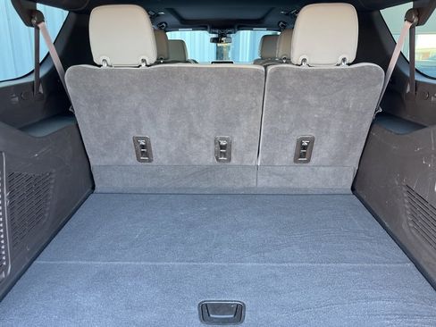 Used 2022 Chevrolet Suburban LT w/ Luxury Package image 44