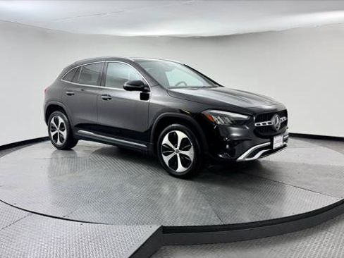 Used 2025 Mercedes-Benz GLA 250 image 11