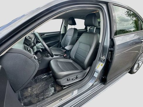 Used 2018 Volkswagen Passat 2.0T R-Line w/ R-Line Lighting Package FWD image 20