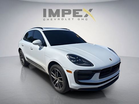 Used 2024 Porsche Macan AWD/4WD image 5