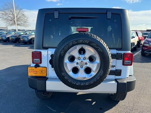 Used 2015 Jeep Wrangler Unlimited Sahara w/ Connectivity Group image 4