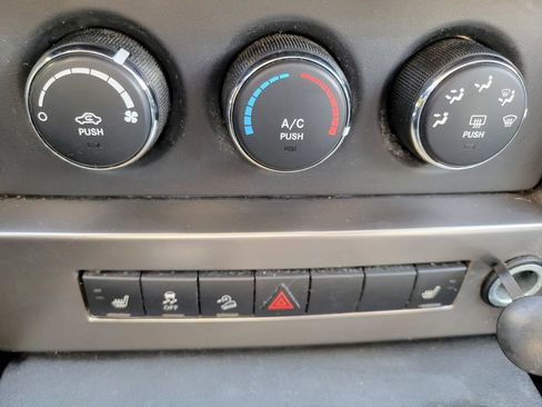 Used 2012 Jeep Liberty Sport AWD/4WD image 25