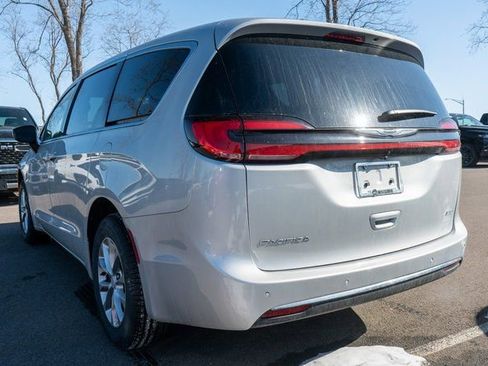 New 2026 Chrysler Pacifica Select image 7