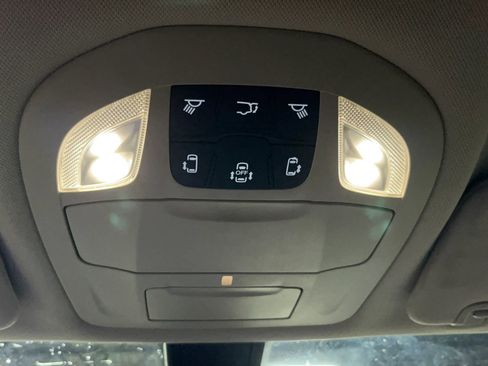 Used 2020 Chrysler Voyager Lxi FWD image 26