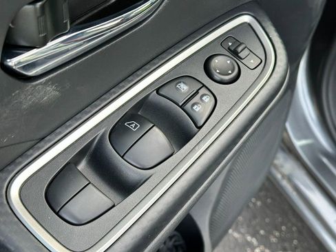 New 2025 Nissan Versa SR image 9