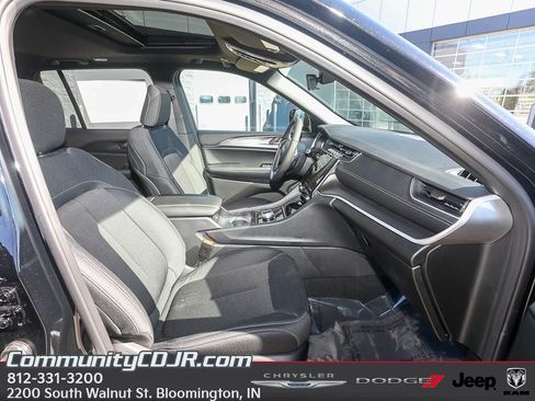 New 2025 Jeep Grand Cherokee Laredo X w/ Luxury Tech Group I image 18