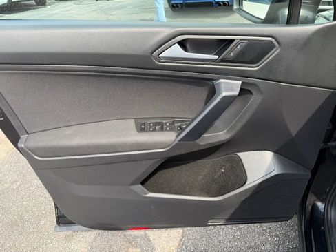 Used 2021 Volkswagen Tiguan S image 23