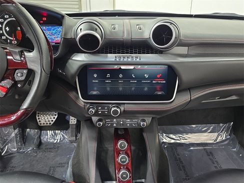 Used 2020 Ferrari Portofino image 16