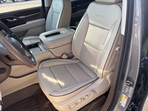 Used 2022 GMC Yukon XL Denali w/ Denali Ultimate Package image 9