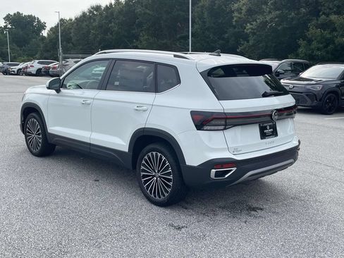 New 2026 Volkswagen Taos SE FWD image 5