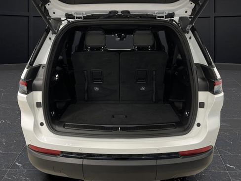 Used 2025 Jeep Grand Cherokee L Limited w/ Luxury Tech Group II image 15