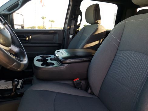 Used 2024 RAM 2500 Tradesman w/ Chrome Appearance Group image 24