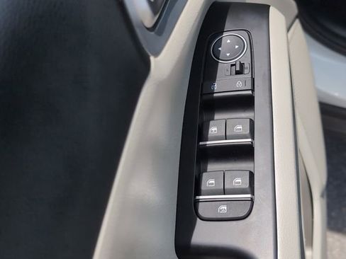 Used 2025 Kia Soul LX w/ LX Technology Package FWD image 16