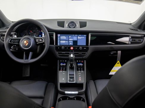 Certified 2026 Porsche Macan AWD/4WD image 11