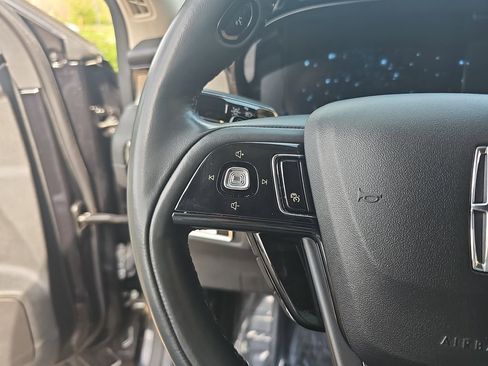 Used 2023 Lincoln Corsair Reserve image 17