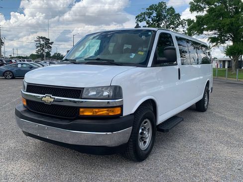 Used 2019 Chevrolet Express 3500 LT w/ LT Preferred Equipment Group RWD image 4