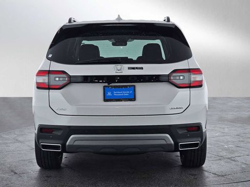 New 2025 Honda Pilot Touring image 4