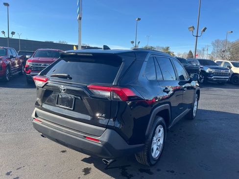Used 2019 Toyota RAV4 XLE image 6