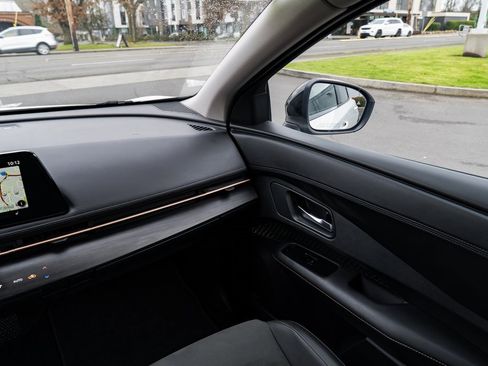 Used 2024 Nissan Ariya AWD image 10