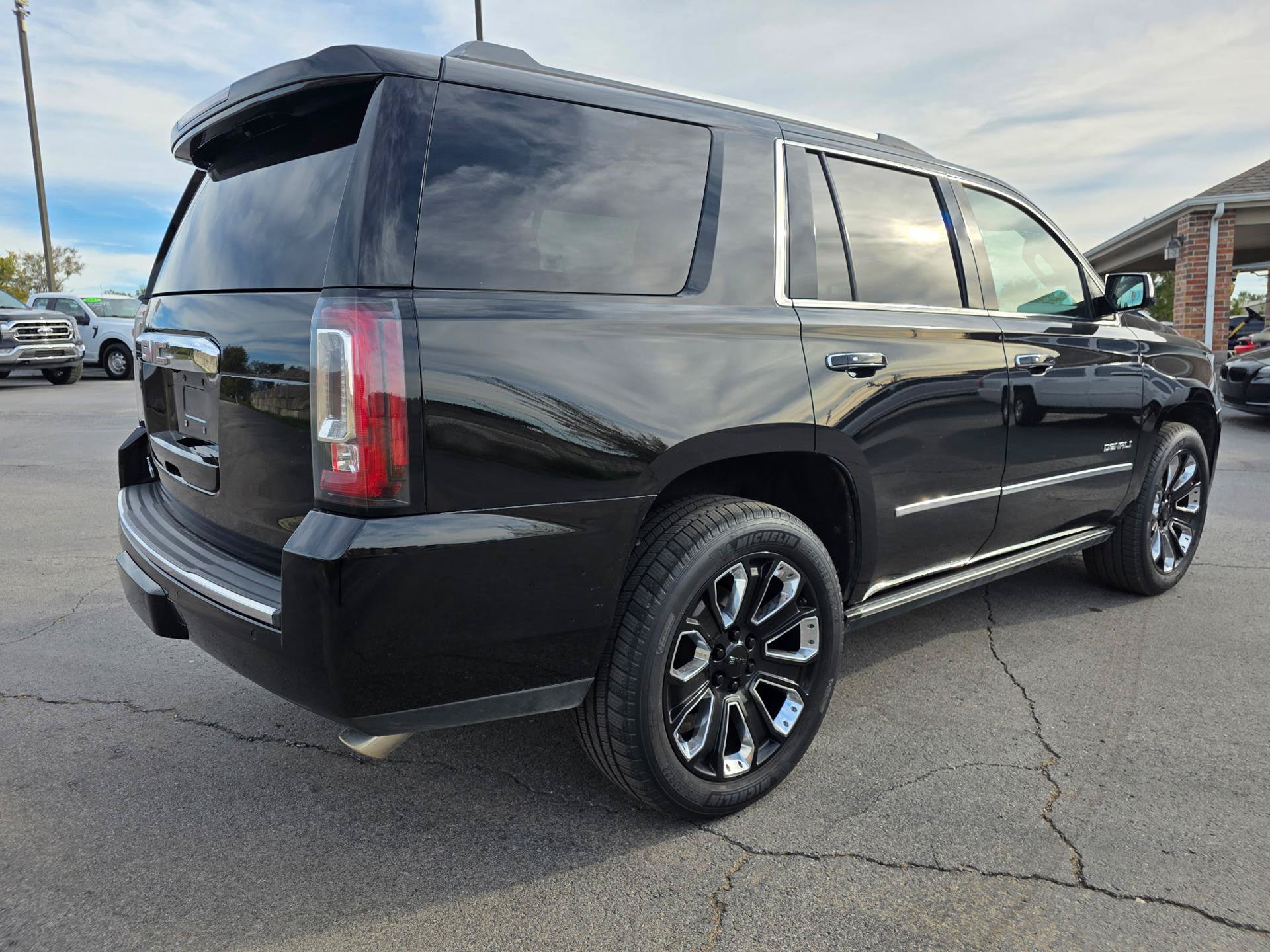 Used 2019 GMC Yukon Denali w/ Denali Ultimate Package AWD/4WD image 5