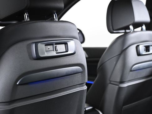 Used 2022 BMW X7 xDrive40i w/ M Sport Package image 32