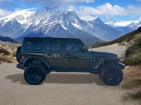 Used 2020 Jeep Wrangler Unlimited Sahara image 6