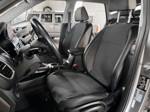 Used 2023 Kia Seltos S w/ Navigation Package image 7