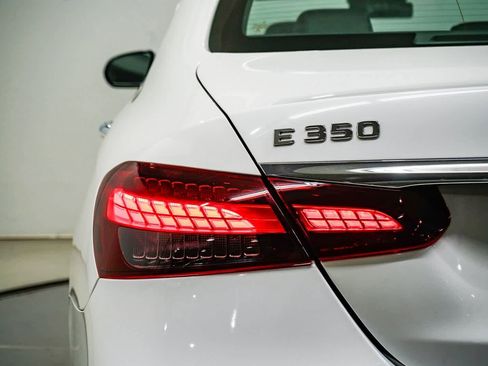 Used 2022 Mercedes-Benz E 350 Sedan image 9