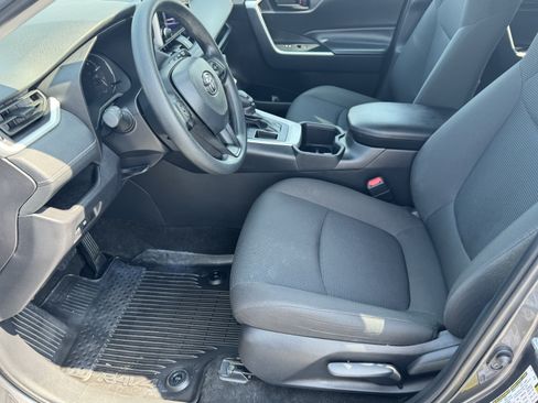 Used 2024 Toyota RAV4 LE FWD image 9