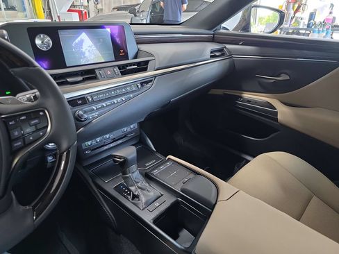 Used 2019 Lexus ES 350 w/ Premium Package FWD image 23