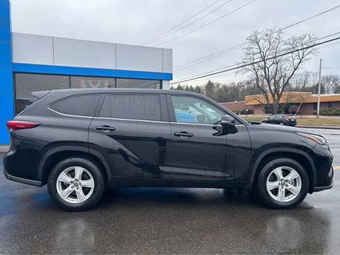 Used 2023 Toyota Highlander LE image 13